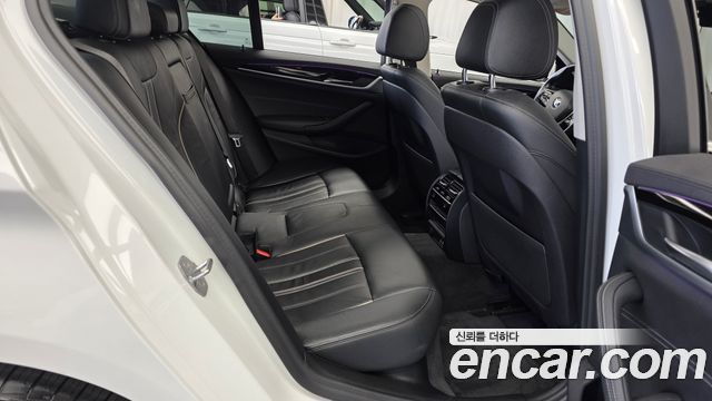 BMW 5-Series 2020 — photo 17
