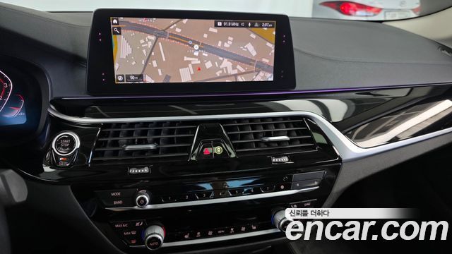 BMW 5-Series 2020 — photo 19