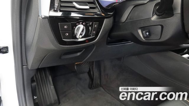 BMW 5-Series 2020 — photo 23