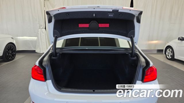 BMW 5-Series 2020 — photo 26