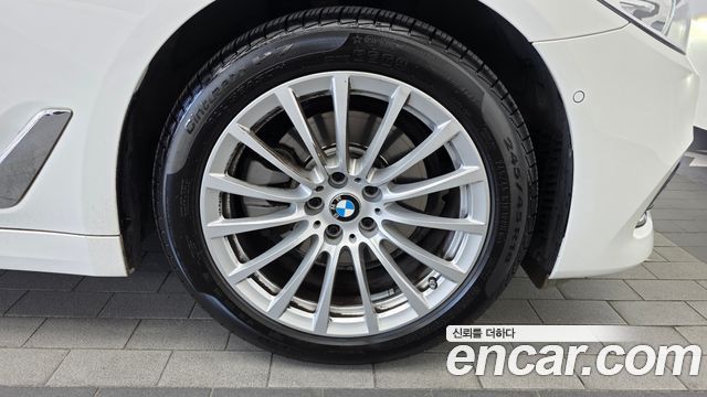 BMW 5-Series 2020 — photo 7
