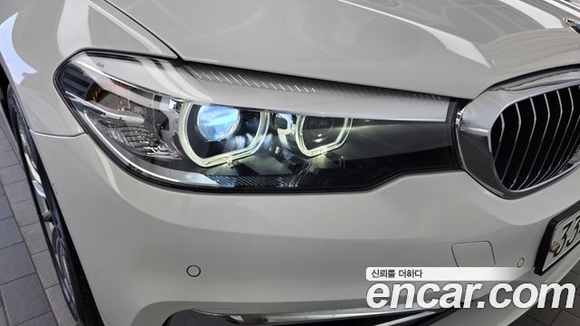 BMW 5-Series 2020 — photo 8
