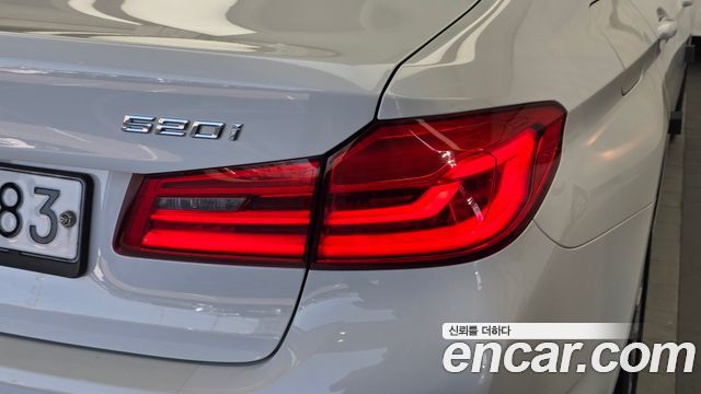 BMW 5-Series 2020 — photo 9