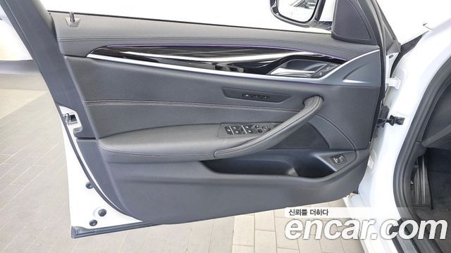 BMW 5-Series 2020 — photo 14
