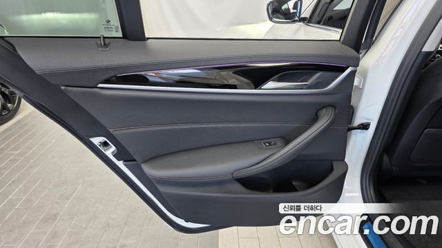 BMW 5-Series 2020 — photo 15