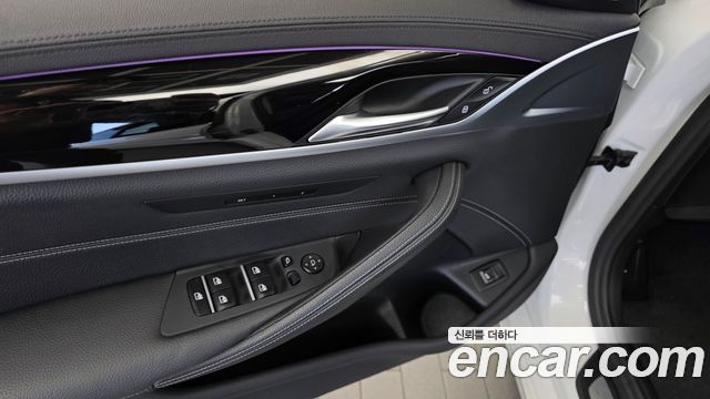 BMW 5-Series 2020 — photo 28
