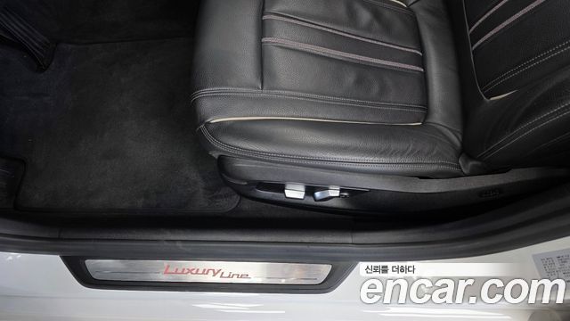 BMW 5-Series 2020 — photo 31