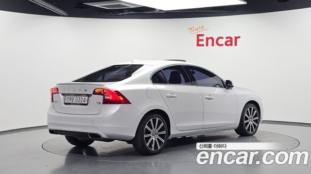 Volvo S60 2017 — photo 2