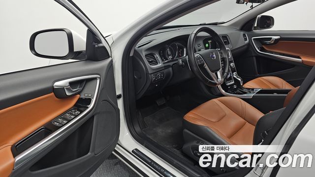 Volvo S60 2017 — photo 11