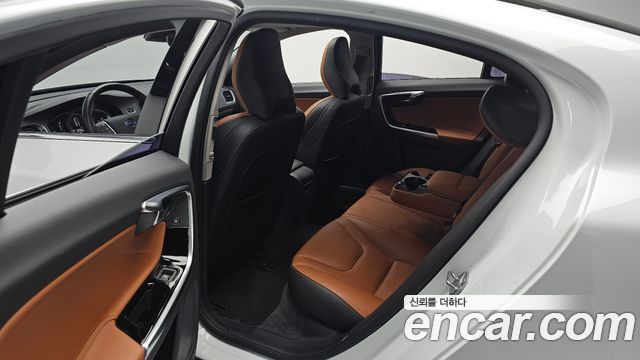 Volvo S60 2017 — photo 12