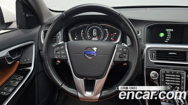 Volvo S60 2017 — photo 13