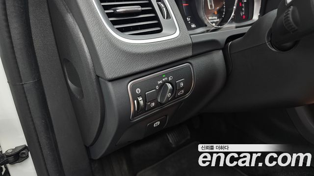 Volvo S60 2017 — photo 17