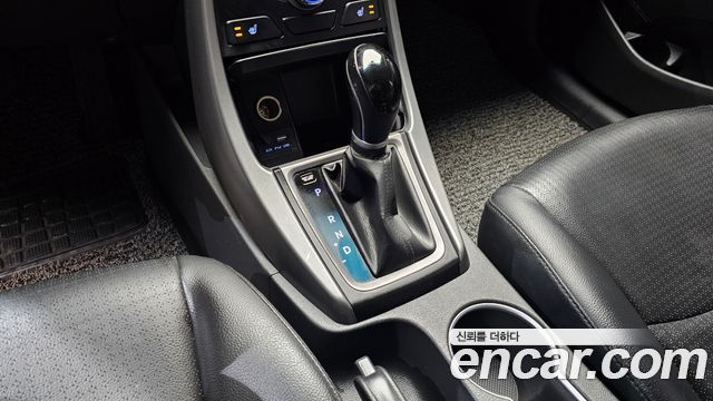 Hyundai AVANTE 2016 — photo 12