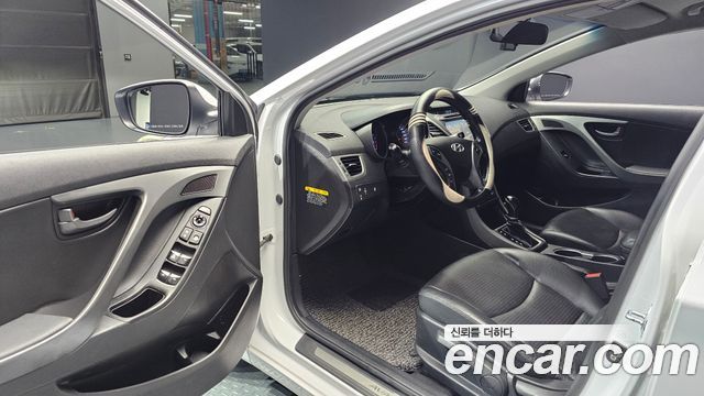 Hyundai AVANTE 2016 — photo 13