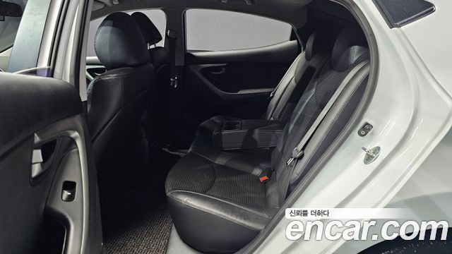 Hyundai AVANTE 2016 — photo 18