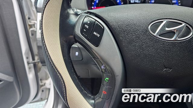 Hyundai AVANTE 2016 — photo 24