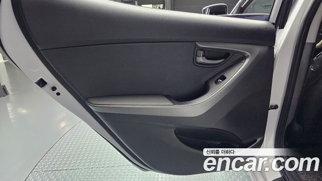 Hyundai AVANTE 2016 — photo 15