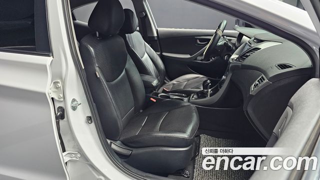 Hyundai AVANTE 2016 — photo 16