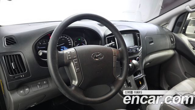 Hyundai Starex 2018 — photo 12