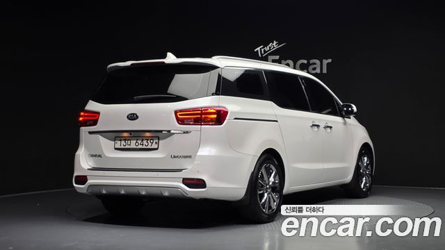 Kia Canival 2019 — photo 2