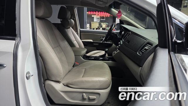 Kia Canival 2019 — photo 17