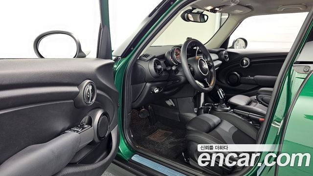 Mini Cooper 2020 — photo 13