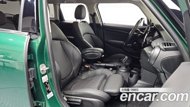 Mini Cooper 2020 — photo 17
