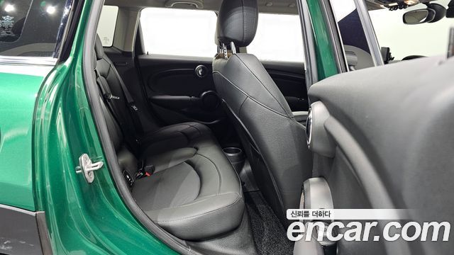 Mini Cooper 2020 — photo 18