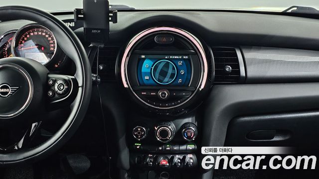 Mini Cooper 2020 — photo 21