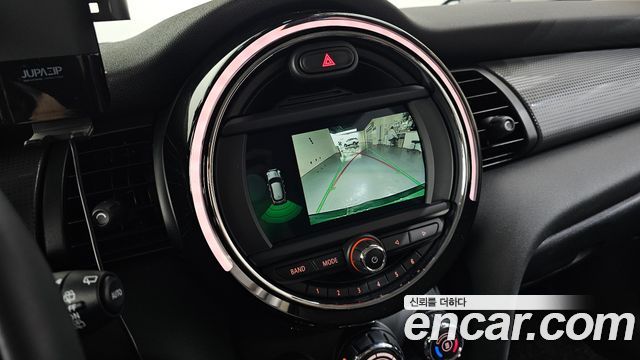 Mini Cooper 2020 — photo 22