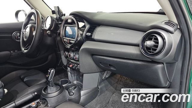 Mini Cooper 2020 — photo 27