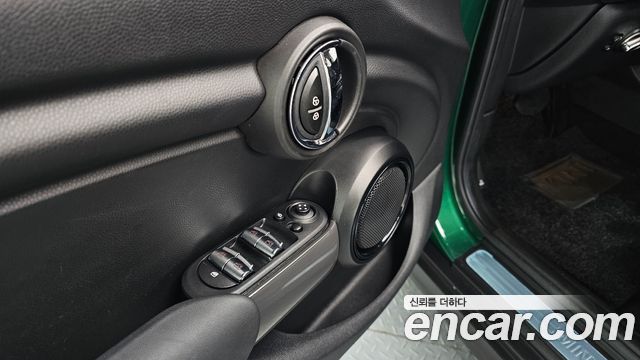 Mini Cooper 2020 — photo 28