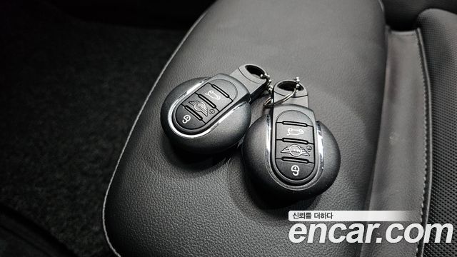 Mini Cooper 2020 — photo 29