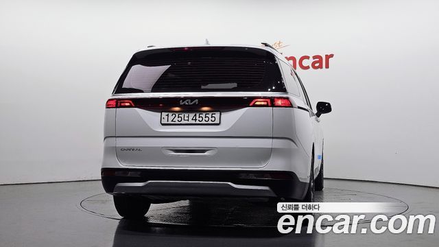 Kia Canival 2023 — photo 4