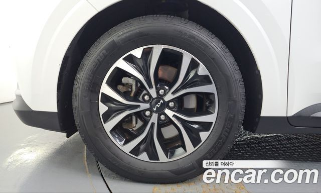 Kia Canival 2023 — photo 5