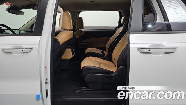 Kia Canival 2023 — photo 18