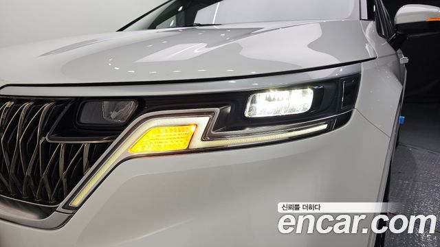 Kia Canival 2023 — photo 8