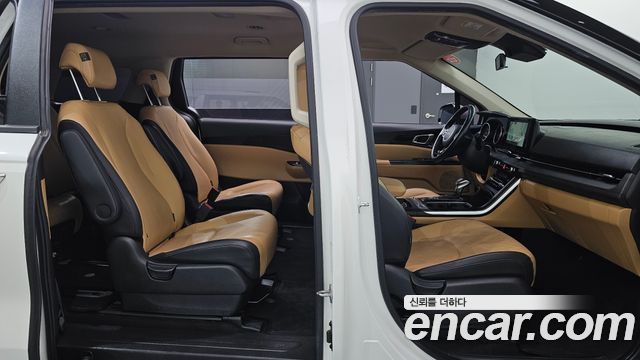 Kia Canival 2023 — photo 16