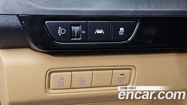 Kia Canival 2023 — photo 28