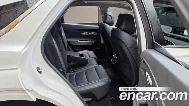 Genesis GV70 2022 — photo 17