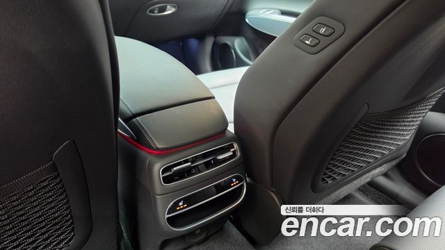 Genesis GV70 2022 — photo 32