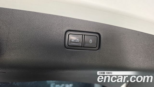 Genesis GV70 2022 — photo 33