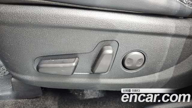 Hyundai Santafe 2019 — photo 18