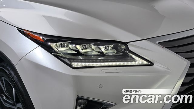 Lexus RX 2019 — photo 8