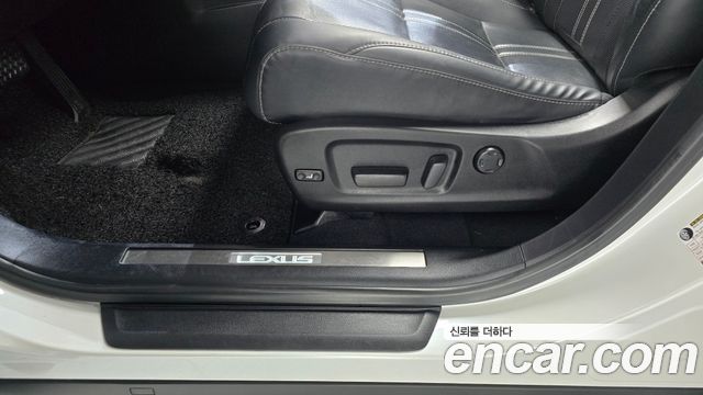 Lexus RX 2019 — photo 33