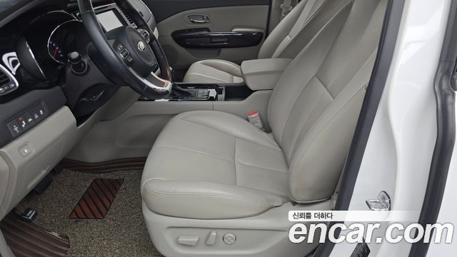 Kia Canival 2016 — photo 13