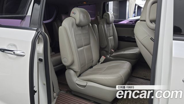 Kia Canival 2016 — photo 17
