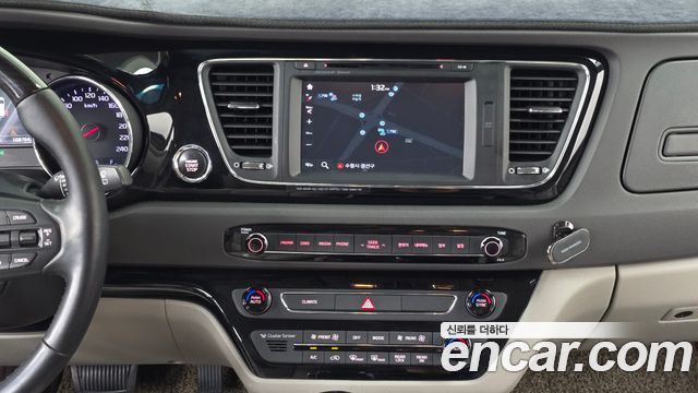 Kia Canival 2016 — photo 18