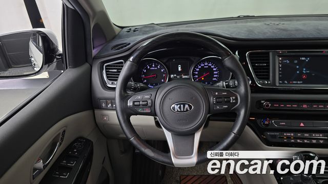 Kia Canival 2016 — photo 19