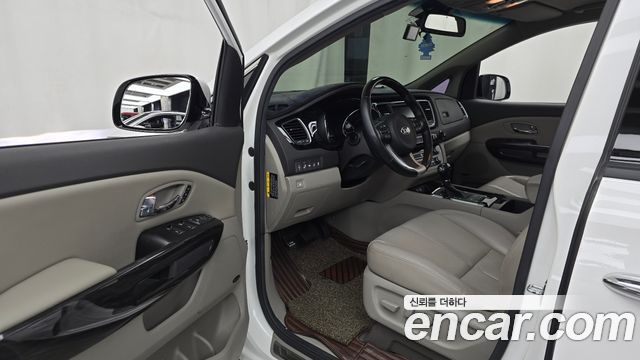 Kia Canival 2016 — photo 26